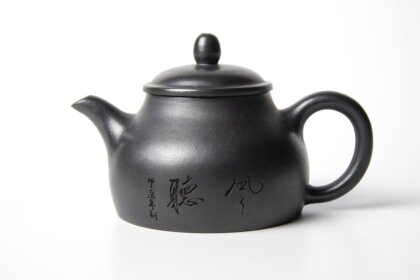 Чайник из исинской глины Хэй Ни, 130 мл.