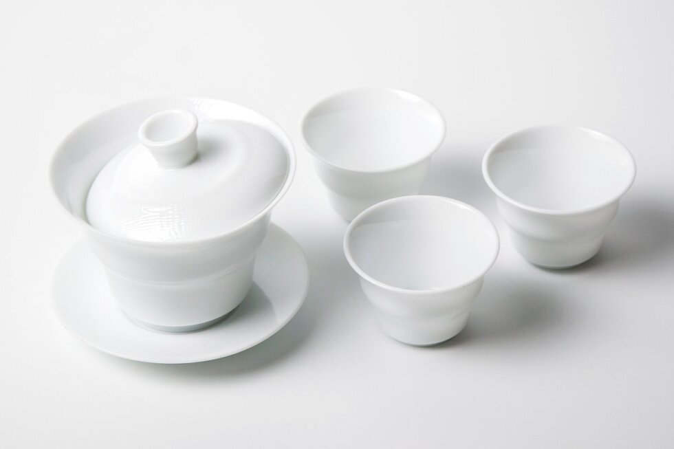 Фарфоровый чайный сервиз, 4 предмета