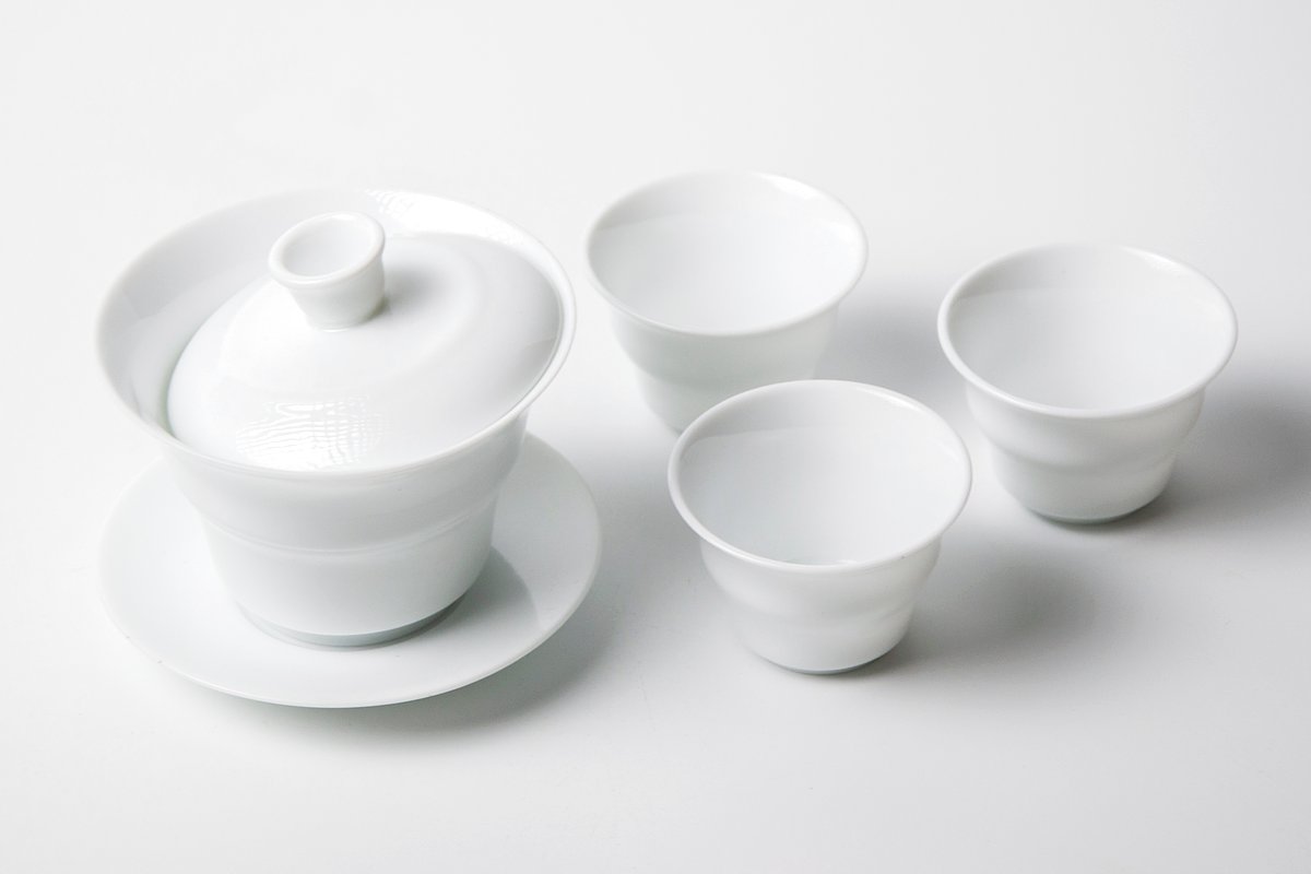 Фарфоровый чайный сервиз, 4 предмета