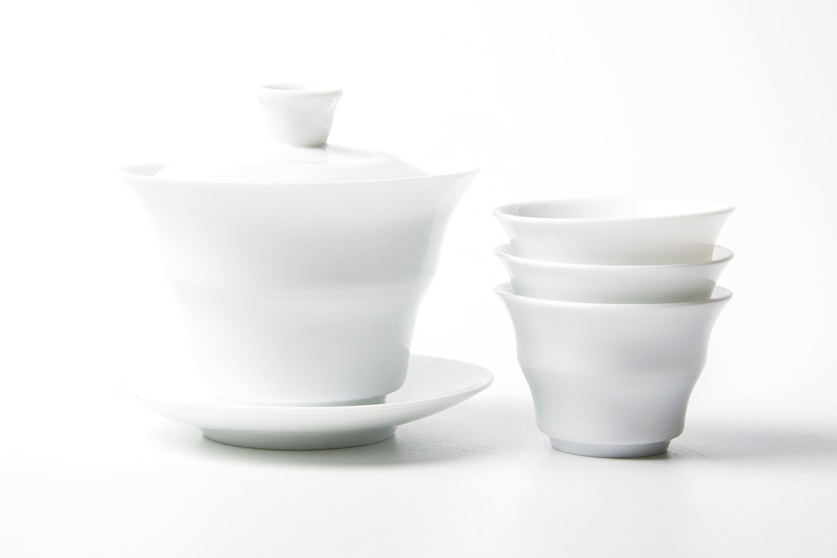 Фарфоровый чайный сервиз, 4 предмета