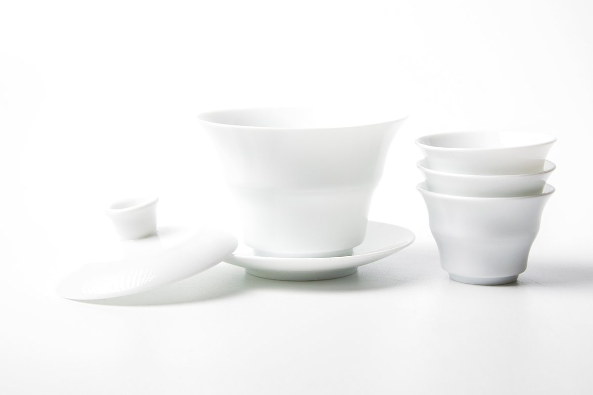 Фарфоровый чайный сервиз, 4 предмета