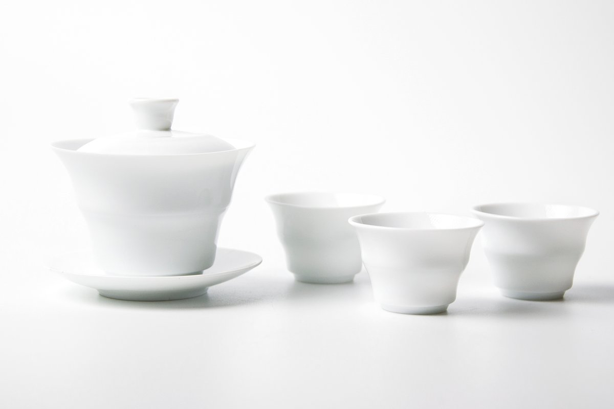 Фарфоровый чайный сервиз, 4 предмета Фарфоровый чайный сервиз, 4 предмета