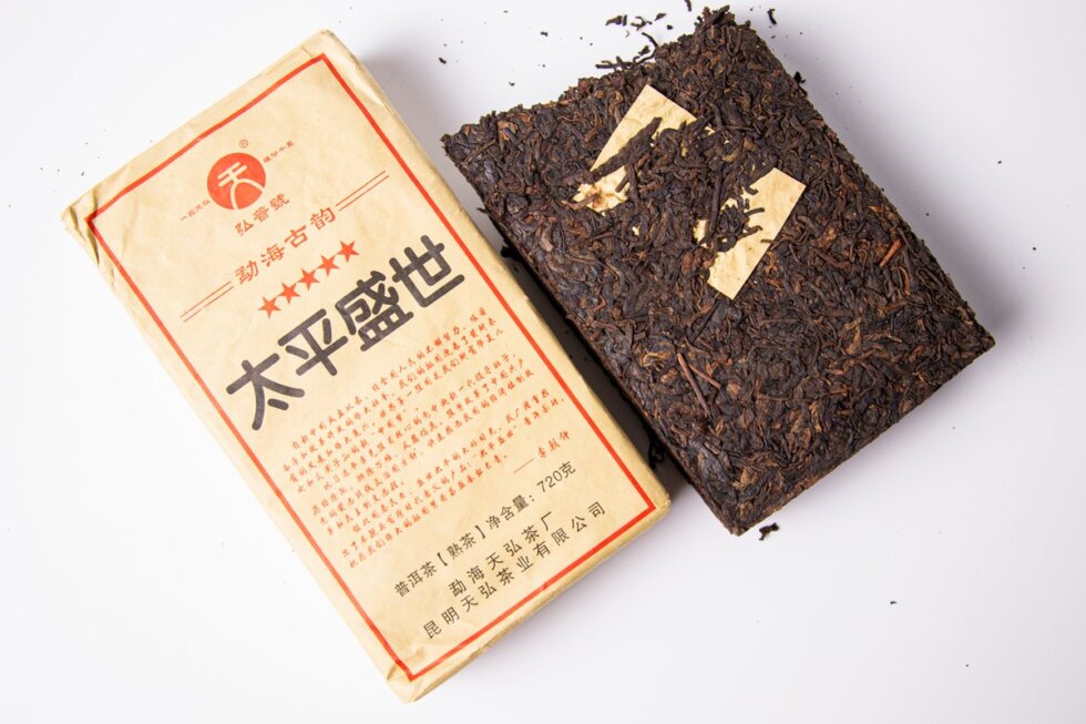 Выдержанный шу пуэр "Хун Пу Хао 300-летние деревья", 2013 год, 720 гр.